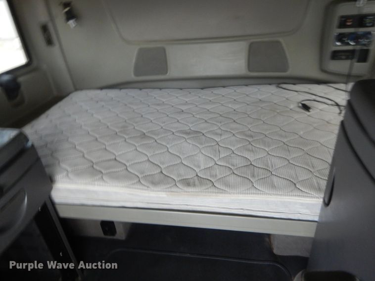 image for item IN9521 2011 International ProStar  semi truck