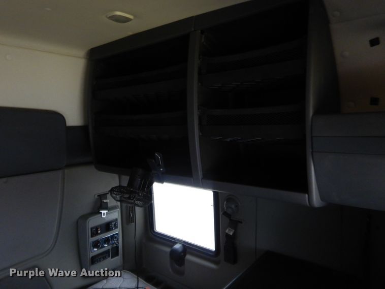 image for item IN9521 2011 International ProStar  semi truck