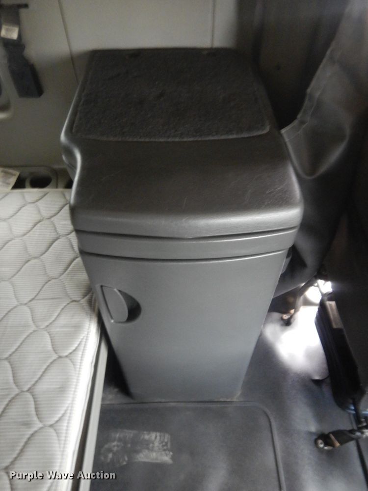 image for item IN9521 2011 International ProStar  semi truck