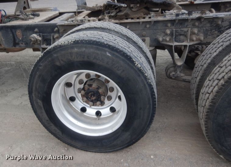 image for item IN9521 2011 International ProStar  semi truck