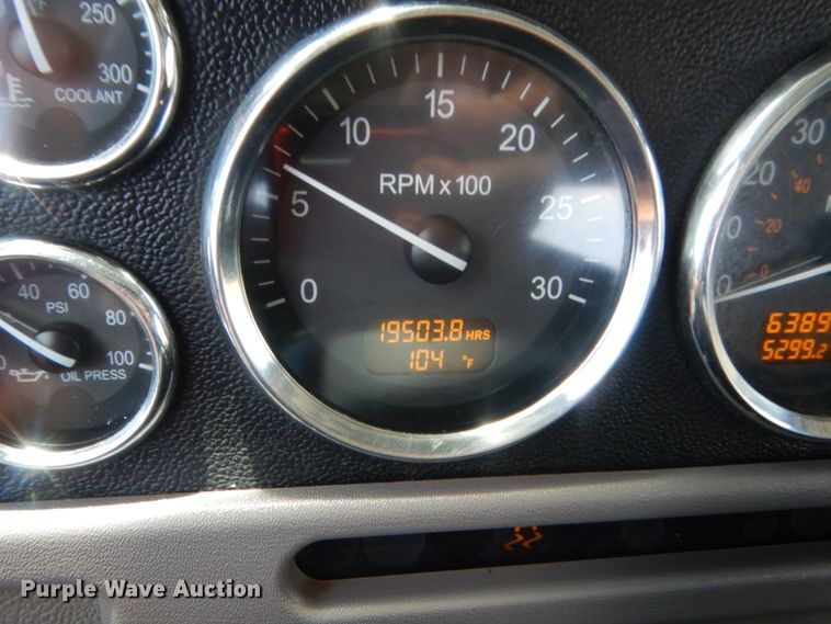 image for item IN9528 2013 Peterbilt 388  semi truck