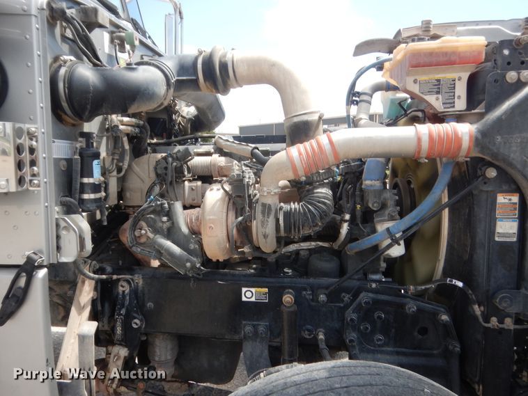 image for item IN9528 2013 Peterbilt 388  semi truck