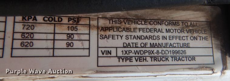 image for item IN9528 2013 Peterbilt 388  semi truck