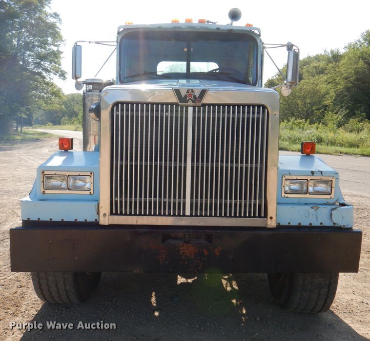 image for item IN9974 1992 Western Star 4864F  truck cab and chassis