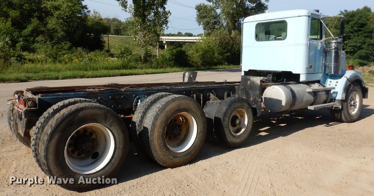 image for item IN9974 1992 Western Star 4864F  truck cab and chassis