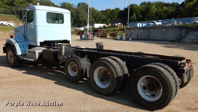 image for item IN9974 1992 Western Star 4864F  truck cab and chassis