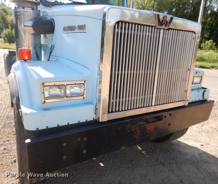 image for item IN9974 1992 Western Star 4864F  truck cab and chassis