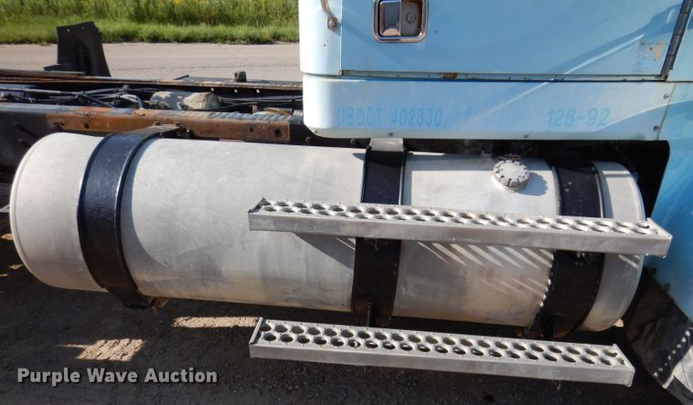 image for item IN9974 1992 Western Star 4864F  truck cab and chassis