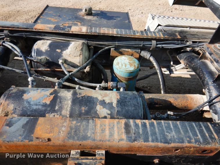 image for item IN9974 1992 Western Star 4864F  truck cab and chassis