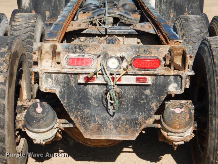 image for item IN9974 1992 Western Star 4864F  truck cab and chassis