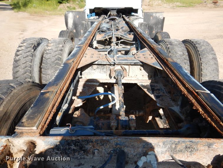 image for item IN9974 1992 Western Star 4864F  truck cab and chassis