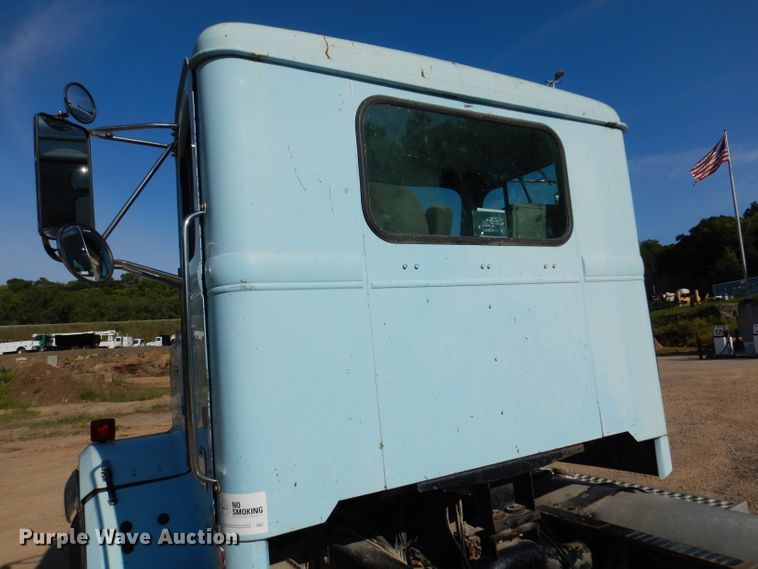 image for item IN9974 1992 Western Star 4864F  truck cab and chassis