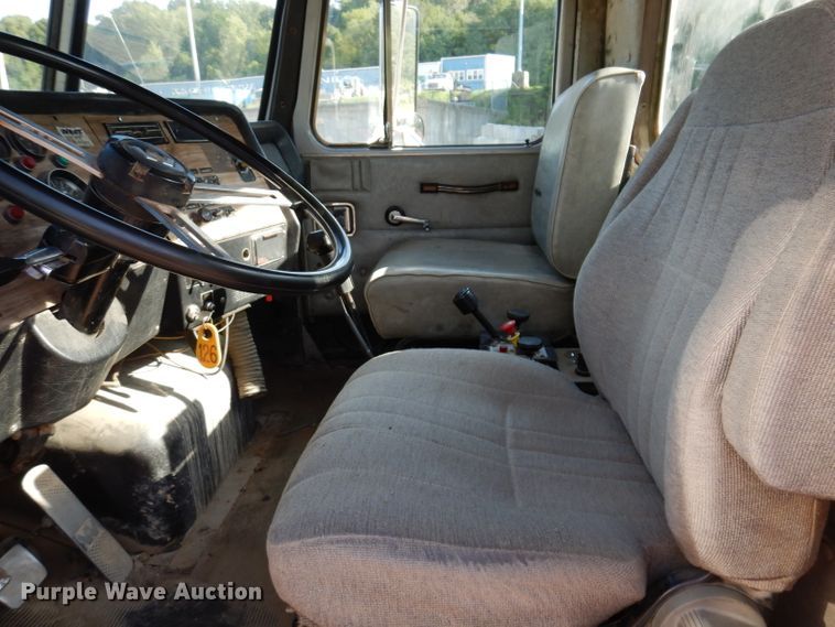 image for item IN9974 1992 Western Star 4864F  truck cab and chassis