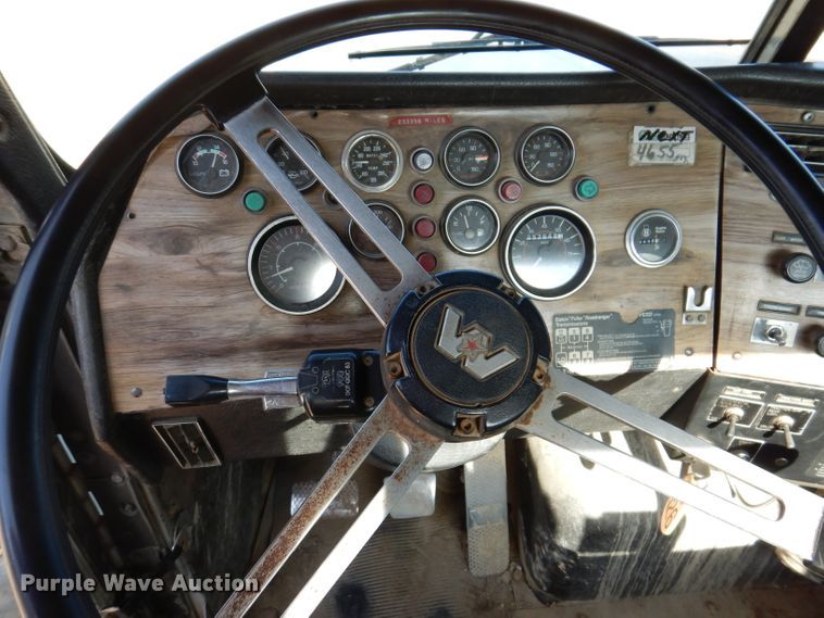 image for item IN9974 1992 Western Star 4864F  truck cab and chassis