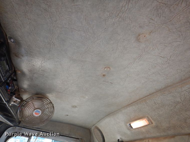 image for item IN9974 1992 Western Star 4864F  truck cab and chassis