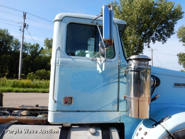 image for item IN9974 1992 Western Star 4864F  truck cab and chassis