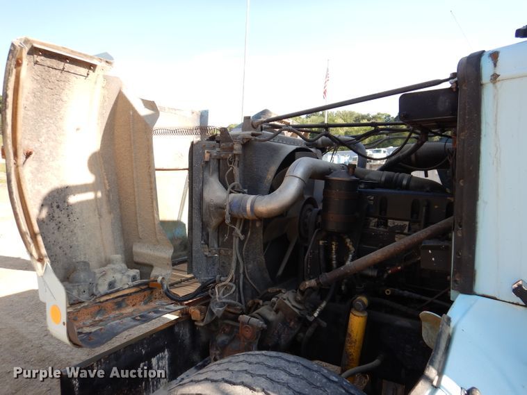 image for item IN9974 1992 Western Star 4864F  truck cab and chassis