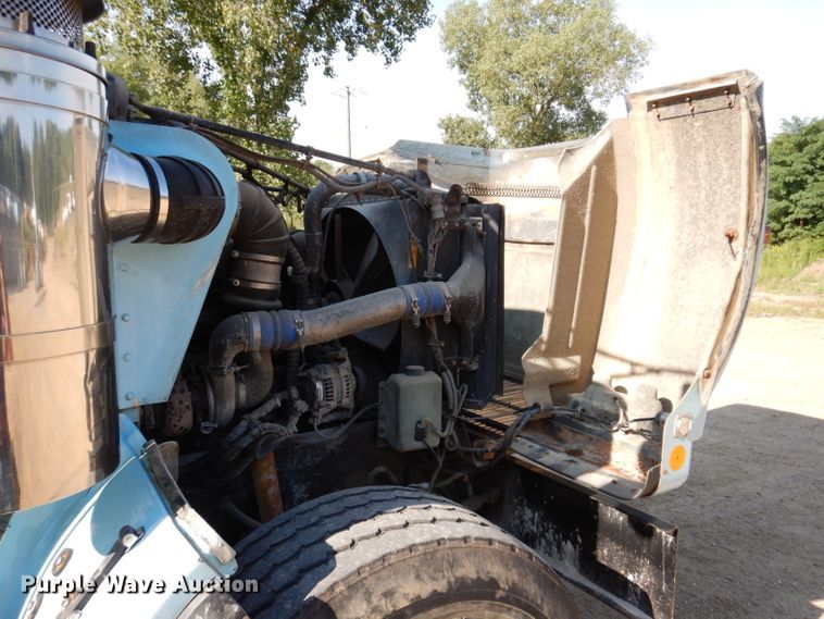 image for item IN9974 1992 Western Star 4864F  truck cab and chassis