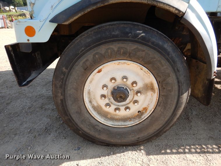 image for item IN9974 1992 Western Star 4864F  truck cab and chassis