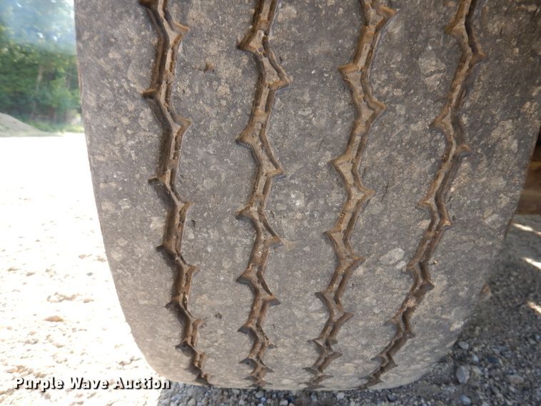 image for item IN9974 1992 Western Star 4864F  truck cab and chassis