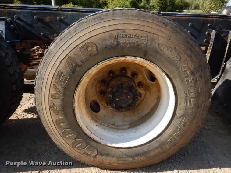 image for item IN9974 1992 Western Star 4864F  truck cab and chassis