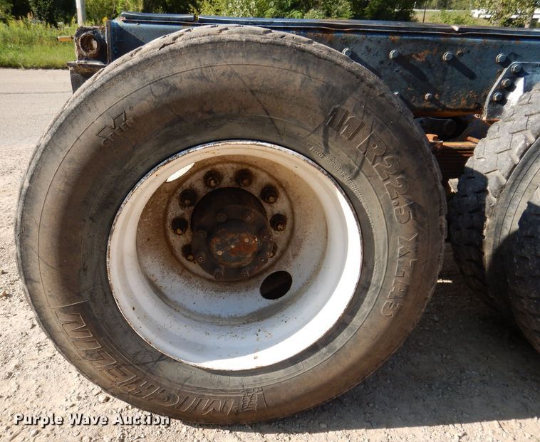 image for item IN9974 1992 Western Star 4864F  truck cab and chassis