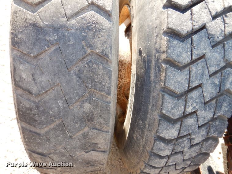 image for item IN9974 1992 Western Star 4864F  truck cab and chassis