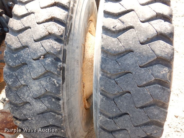 image for item IN9974 1992 Western Star 4864F  truck cab and chassis