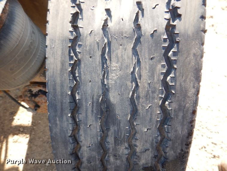 image for item IN9974 1992 Western Star 4864F  truck cab and chassis