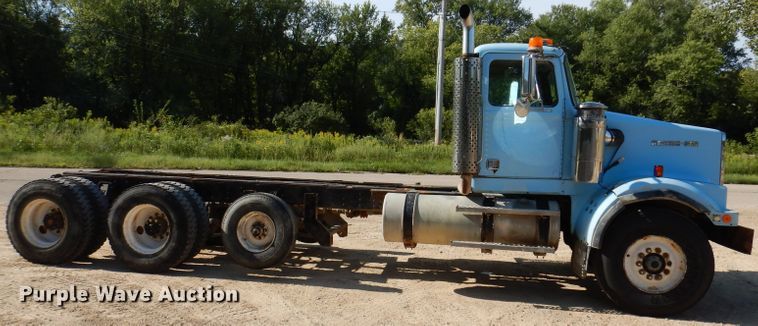 image for item IN9975 1992 Western Star 4864F  truck cab and chassis