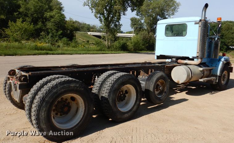 image for item IN9975 1992 Western Star 4864F  truck cab and chassis