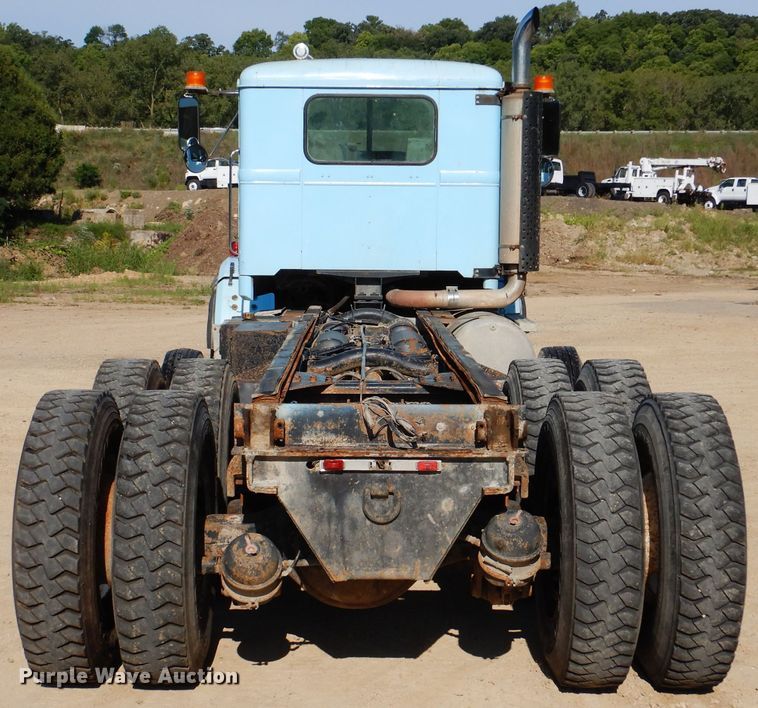 image for item IN9975 1992 Western Star 4864F  truck cab and chassis