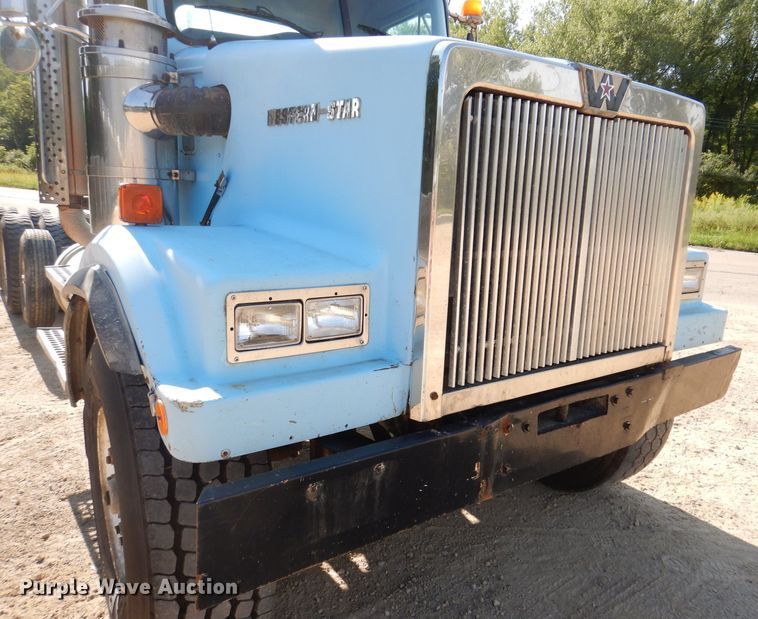 image for item IN9975 1992 Western Star 4864F  truck cab and chassis