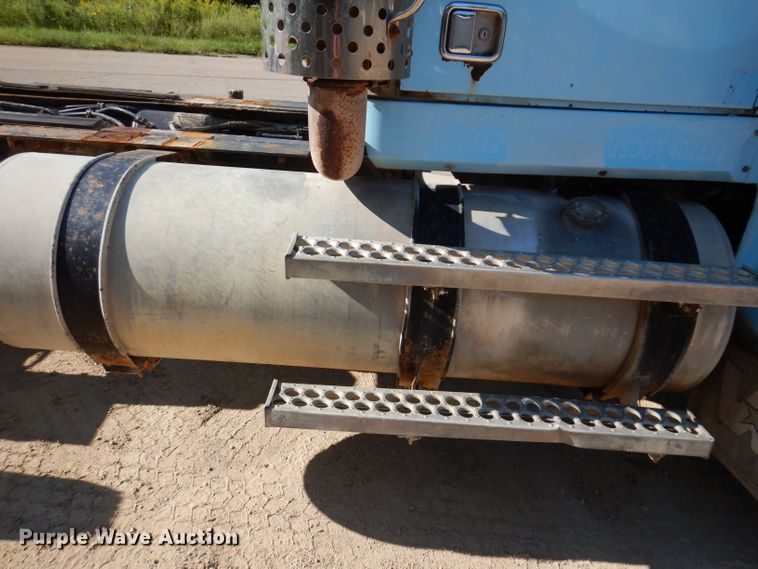 image for item IN9975 1992 Western Star 4864F  truck cab and chassis