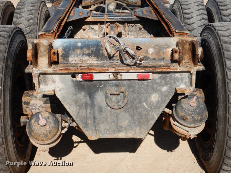 image for item IN9975 1992 Western Star 4864F  truck cab and chassis