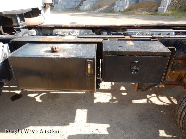 image for item IN9975 1992 Western Star 4864F  truck cab and chassis