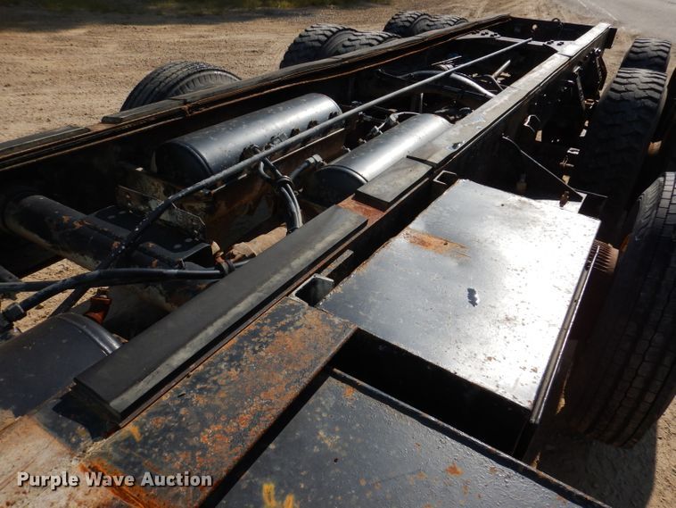 image for item IN9975 1992 Western Star 4864F  truck cab and chassis