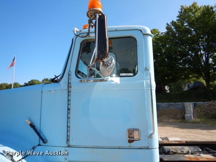 image for item IN9975 1992 Western Star 4864F  truck cab and chassis