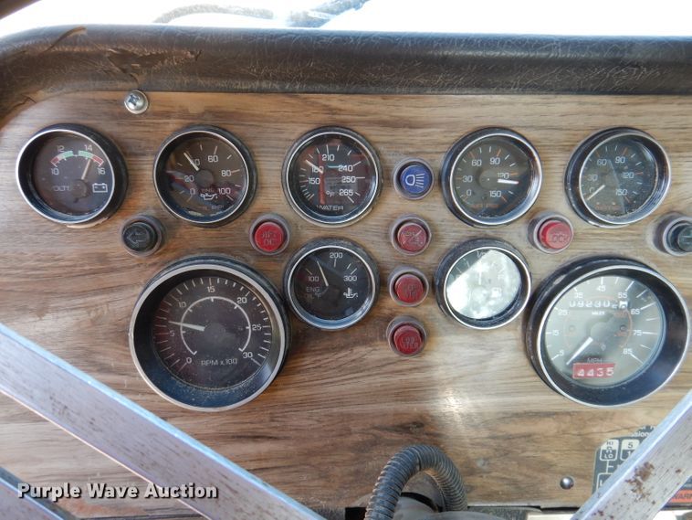 image for item IN9975 1992 Western Star 4864F  truck cab and chassis