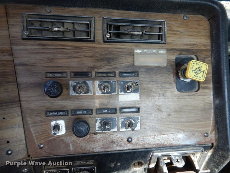 image for item IN9975 1992 Western Star 4864F  truck cab and chassis