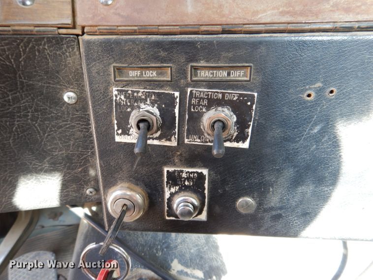 image for item IN9975 1992 Western Star 4864F  truck cab and chassis
