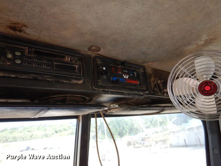 image for item IN9975 1992 Western Star 4864F  truck cab and chassis