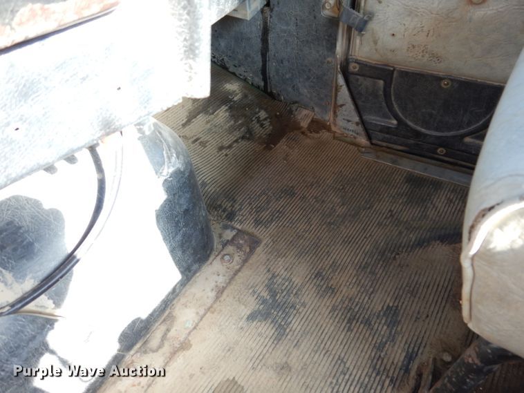 image for item IN9975 1992 Western Star 4864F  truck cab and chassis