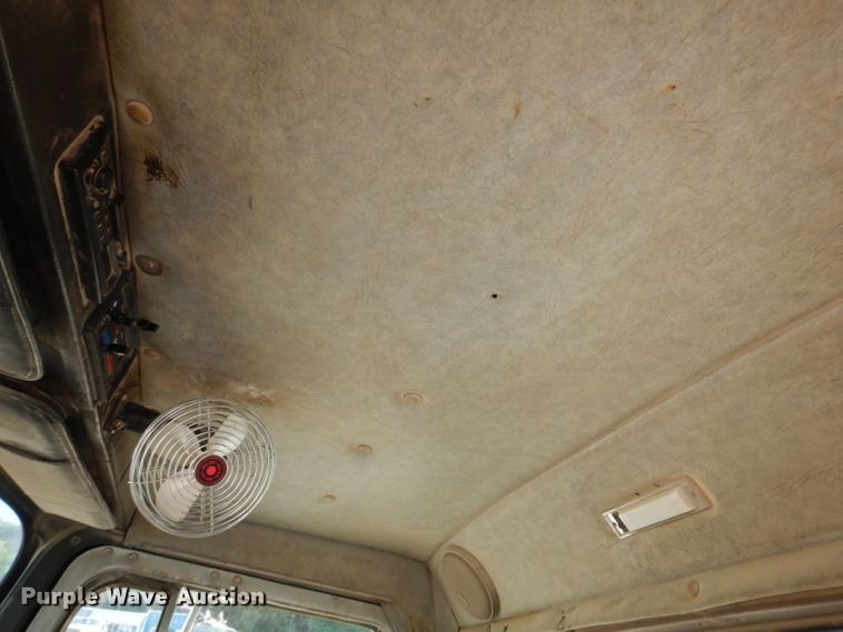 image for item IN9975 1992 Western Star 4864F  truck cab and chassis