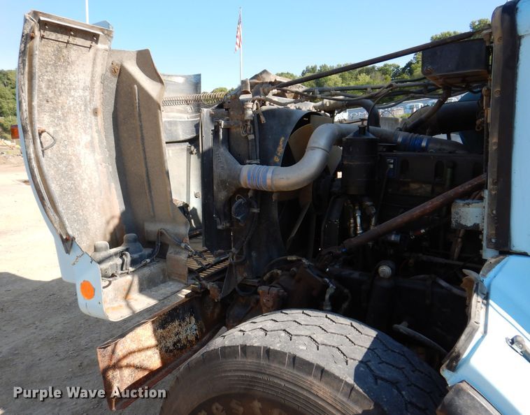 image for item IN9975 1992 Western Star 4864F  truck cab and chassis