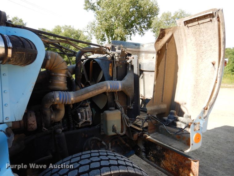 image for item IN9975 1992 Western Star 4864F  truck cab and chassis