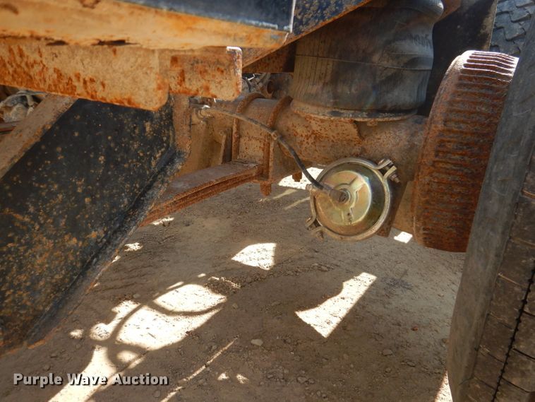 image for item IN9975 1992 Western Star 4864F  truck cab and chassis