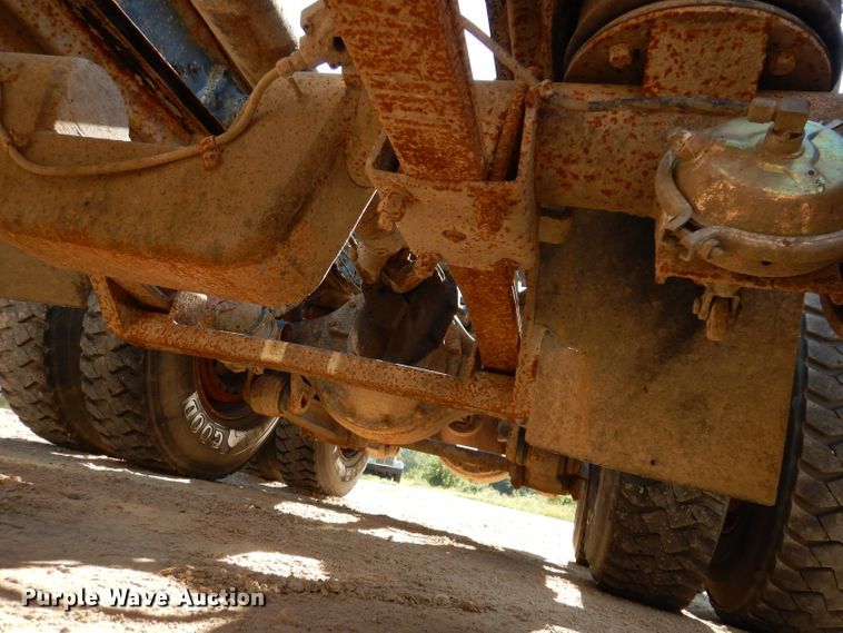 image for item IN9975 1992 Western Star 4864F  truck cab and chassis