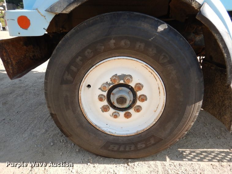 image for item IN9975 1992 Western Star 4864F  truck cab and chassis