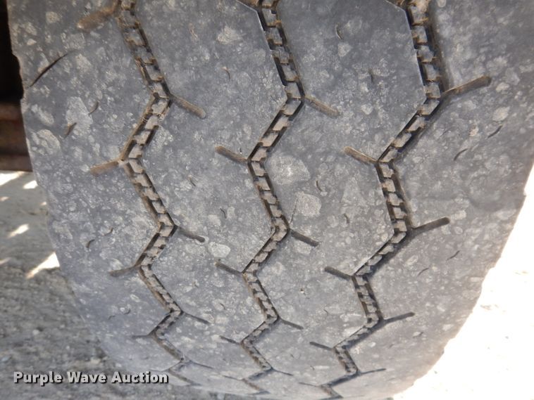 image for item IN9975 1992 Western Star 4864F  truck cab and chassis